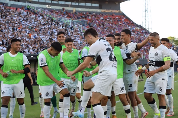 Olimpia goleó y dejó sin chances a Cerro en el Clausura