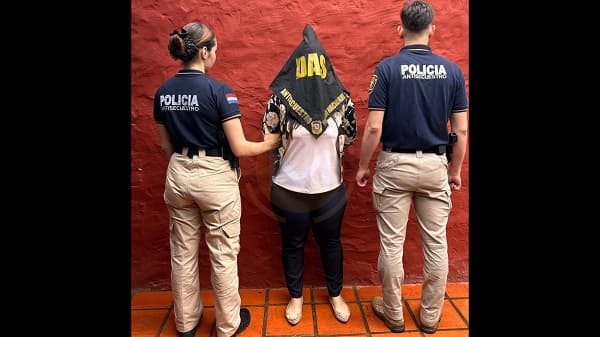 Funcionaria judicial y cómplice detenidos por sextorsión