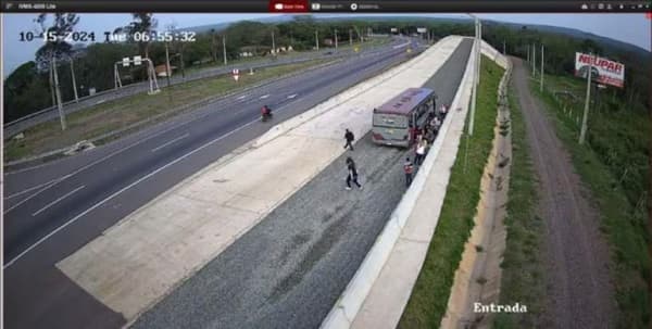 Camión y colectivo usan rampa de frenado en Pedrozo y evitan tragedia