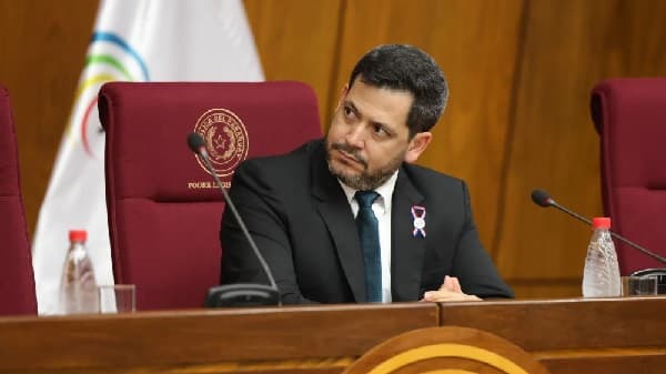 Latorre separa de sus funciones a funcionaria involucrada en desvío de fondos