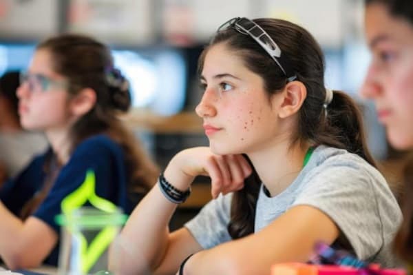 Curso gratuito KuñaTIC para niñas y mujeres en STEM