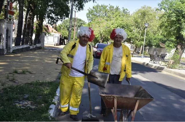El espíritu albirrojo llena las calles previo al partido
