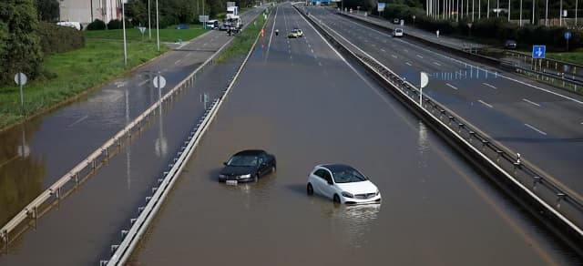 Tormentas en Barcelona desatan alerta por lluvias torrenciales