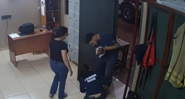 Bombero héroe salva la vida de un bebé que se atragantó