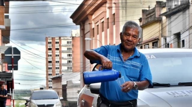 Cachito: una vida entregada al café en el corazón de Asunción