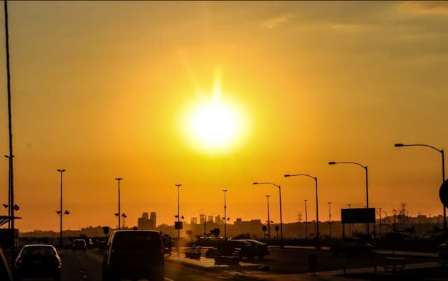 Meteorología prevé día caluroso con viento del sureste
