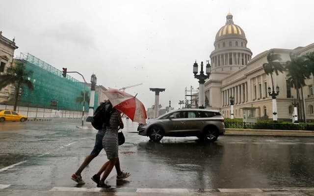 Alerta en el Caribe por avance del ciclón Rafael