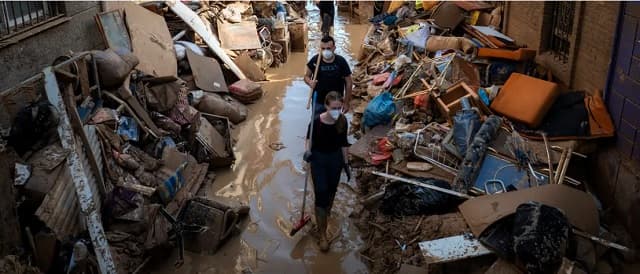 España aprueba plan de ayudas tras temporal devastador