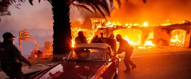 Incendio Mountain Fire desata evacuación masiva en California