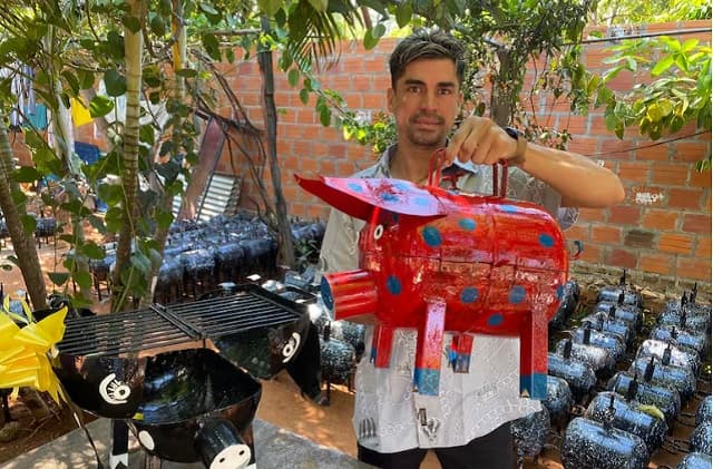 El herrero de Luque que triunfa con sus parrillas únicas