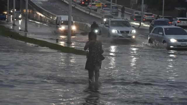 Temporal en Asunción y Central provoca graves inundaciones y caos vial