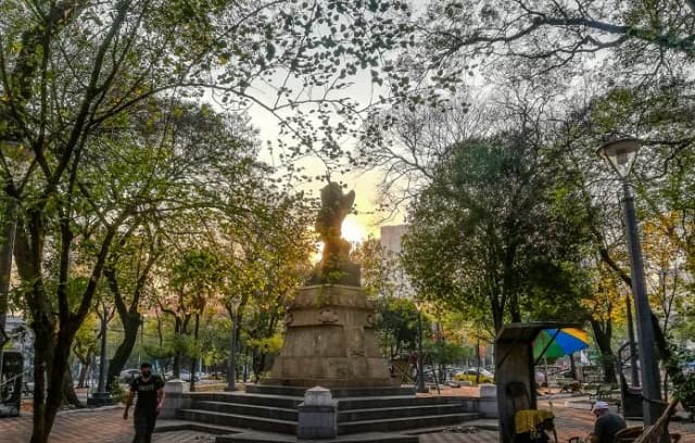 Calor intenso y lluvias intermitentes marcan el inicio de la semana en el país