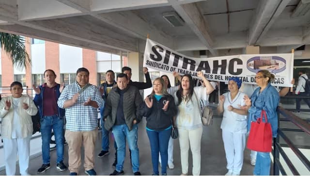 Sindicatos protestan frente al Congreso contra la ley de carrera civil