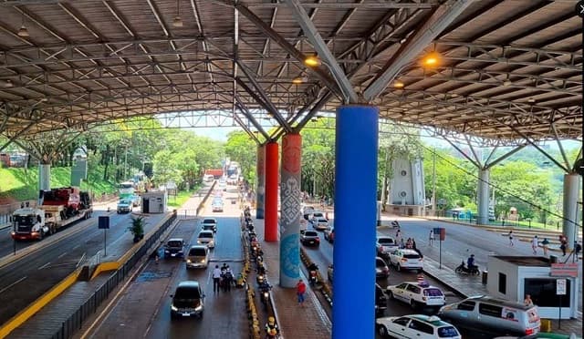 Ciudadano británico denuncia discriminación y maltrato en Migraciones