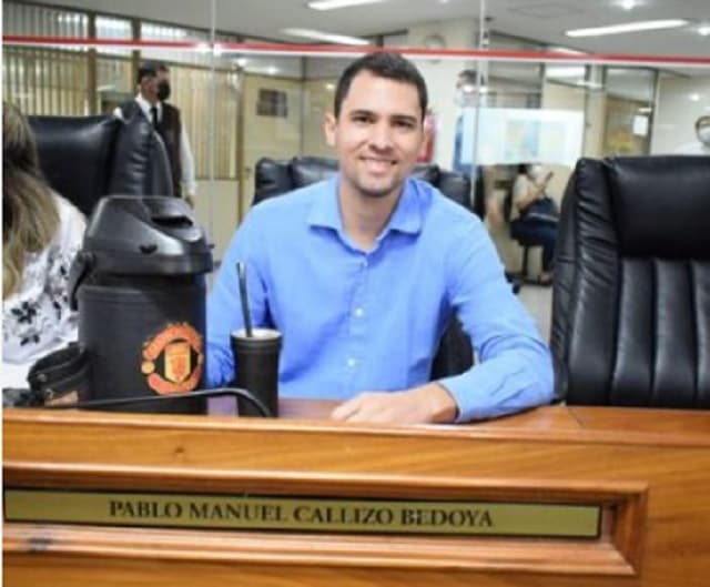 Callizo acusa a concejal colorado de forzar su oficina