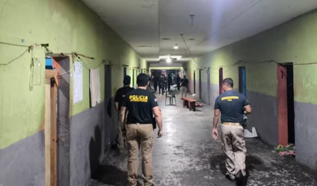 Operativo en Cereso Itapúa incauta drogas y armas en celdas del PCC