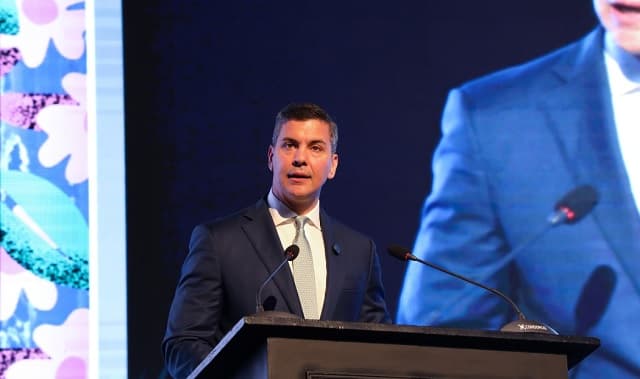 Santiago Peña destaca a Paraguay como “país seguro” para inversiones