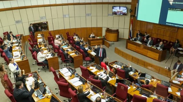 Senado aprueba tren de cercanías entre dudas y críticas