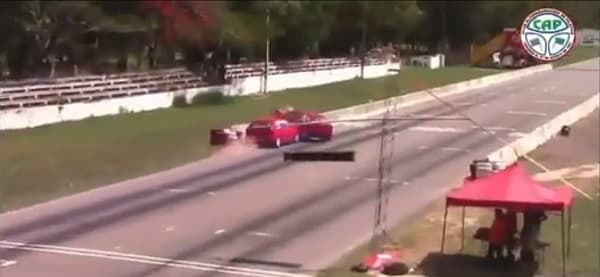 Accidente en el ex-Aratirí deja automóviles destruidos