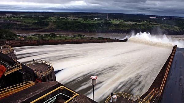 Crisis hídrica afecta ingresos de binacionales en 2024