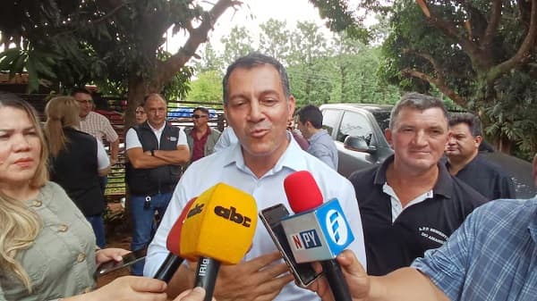 Ministro Giménez elude aclarar incremento patrimonial millonario