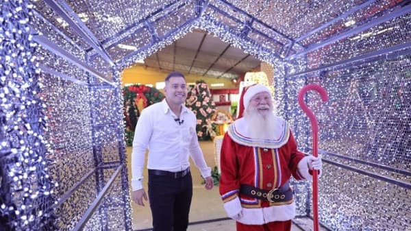 Prieto solicita préstamo millonario mientras inaugura gigantesco Papá Noel