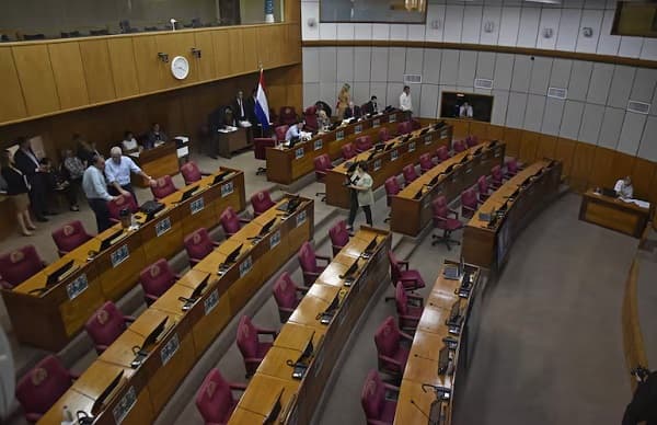 Falta de quorum frena debate sobre Ley de Servicio Civil