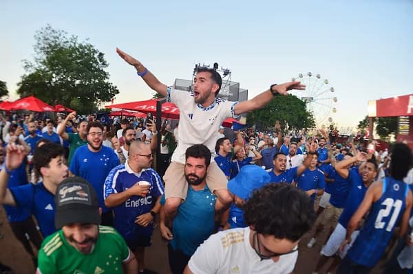 ¡Carrera vosa en Asunción! Hinchas de Racing y Cruzeiro calientan motores
