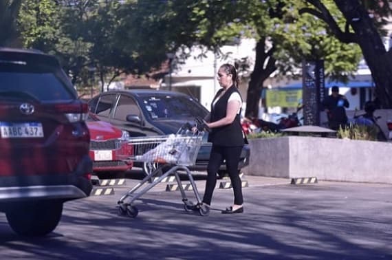 Denuncian privilegios laborales de hermana de senadora