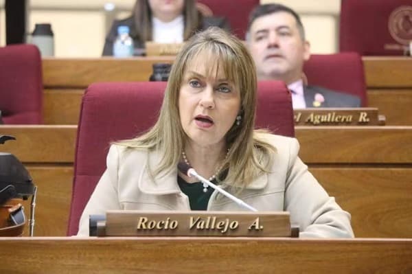 Diputada Vallejo exige transparencia ante ausencias parlamentarias