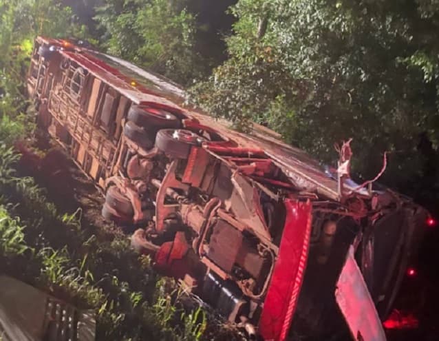 Accidente de bus con estudiantes paraguayos en Brasil