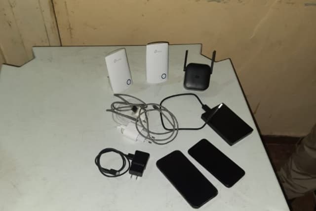 Proponen endurecer sanciones por celulares en cárceles