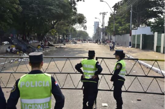 Indígenas bloquean avenida Artigas en reclamo de asistencia alimentaria