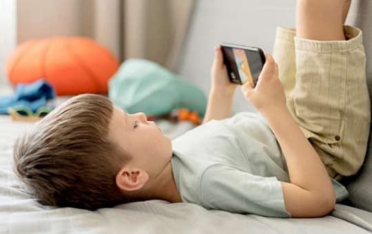 El impacto de juguetes y pantallas en el desarrollo infantil, según experta