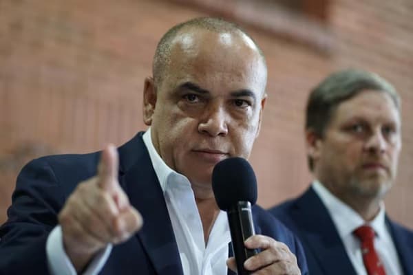 Cartismo impulsa cambios para extender mandato de Núñez