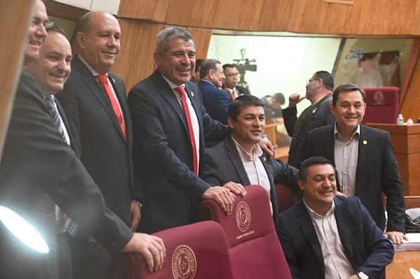Cartistas en Diputados analizan subdividir bancada para ganar espacios