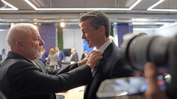 Peña se alinea con Lula en defensa del Mercosur