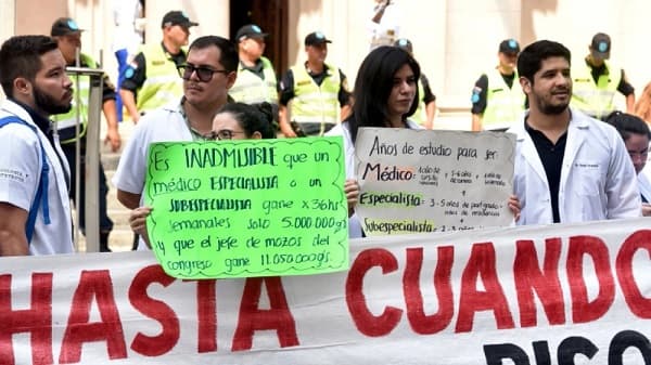 Contratados del Ministerio de Salud aún esperan cobro de aguinaldo