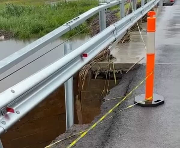 Desbordes del arroyo Kuruñai afectan la ruta PY01 en Itapúa