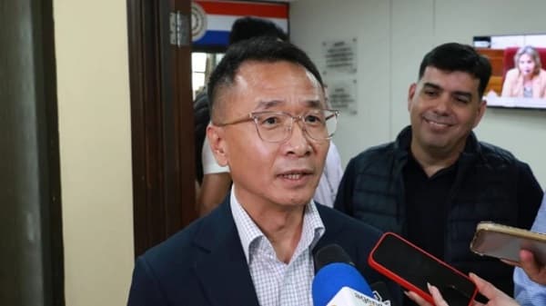 Visita de diplomático chino a Paraguay genera tensiones