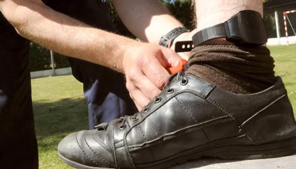 Tobilleras electrónicas para frenar violencia intrafamiliar