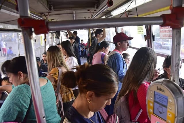 Usuarios de transporte público esperan mejoras este año