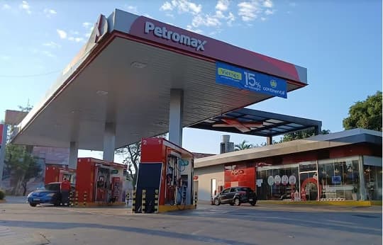 Emblemas menores anunciarán suba en precios de combustibles