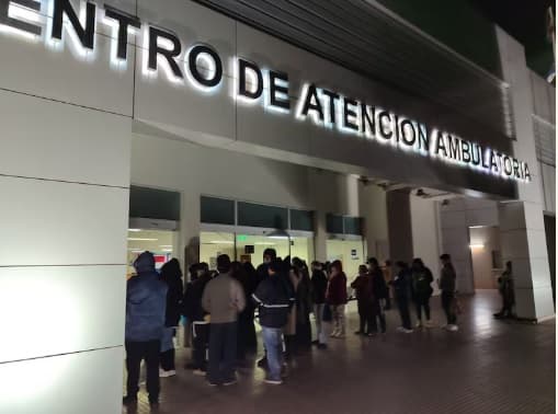 Largas filas en el IPS: ¿Cómo asegurar un turno en el laboratorio?