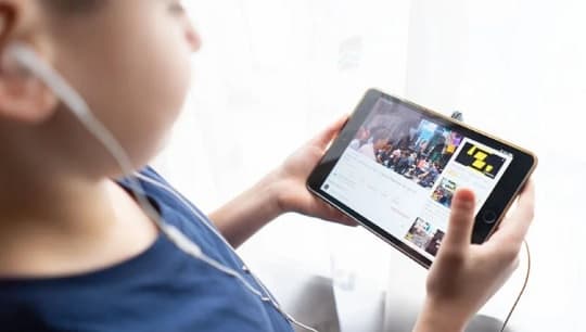 Especialista advierte sobre el impacto negativo del uso de celulares en niños