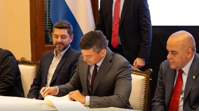 Peña promulga la controvertida Ley de la Función Pública pese al rechazo de trabajadores estatales