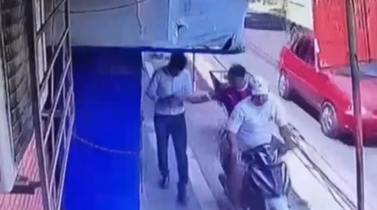 Motochorros roban celular a plena luz del día en Asunción