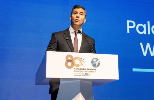 Peña cuestiona a la prensa crítica tras firmar pacto de libertad