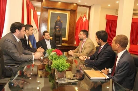 Controversial asesor de Cancillería vinculado a Peña y ANR