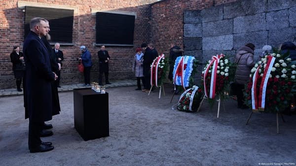 Mundo recuerda 80 años de la liberación de Auschwitz